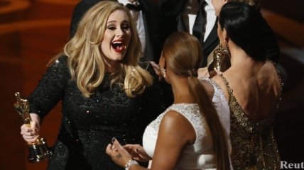 Певица Адель получила "Оскар" за хит "Skyfall"