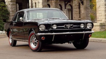 Уникальный Ford Mustang нашли заброшенным в одном из дворов