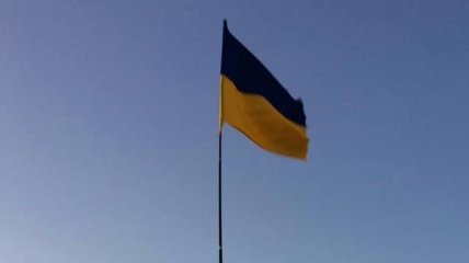 В Крыму подняли украинский флаг (Видео)