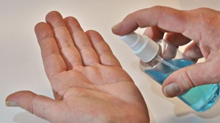 Могут привести к потере зрения и смерти: FDA запретила 55 марок санитайзеров 