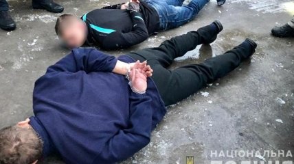 На Киевщине мужчины со стрельбой защищали пьяного товарища от патрульных (фото, видео)
