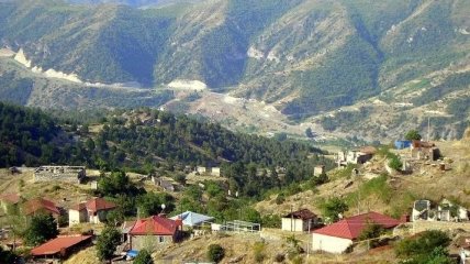 Окрестности Лачина после отступления Армении в Карабахе сняли на видео
