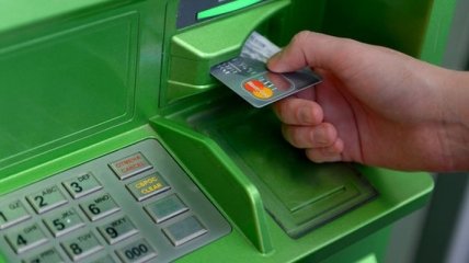  ПриватБанк продлит действие карточек для выплат 