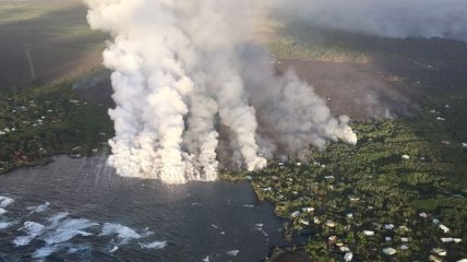 Извержение вулкана Килауэа покрыло Гавайи опасными "золотыми волосами"