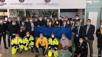 Украинские медики возвращаются из Италии: фото