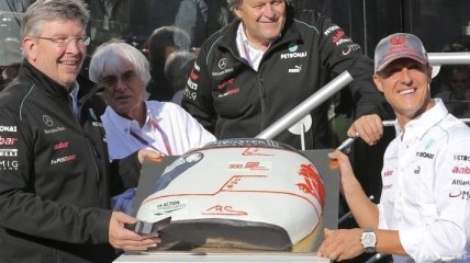 Шумахер отпраздновал в паддоке свой 300-й Гран-при в Формуле-1