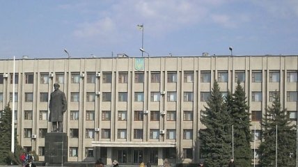 Над мэрией Славянска поднят флаг Украины