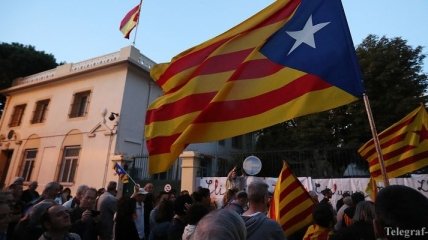 Каталонцы снимают деньги со счетов "банков-предателей"