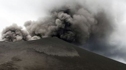 На юге Тихого океана началось масштабное извержение вулкана