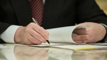 Порошенко подписал указ об увольнении своего внештатного помощника