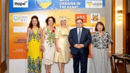 Аукціон "З Україною в серці": Благодійний фонд молодіжної ініціативи "Надія" та Hope.UA зібрали кошти на медобладнання для українських лікарень
