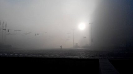 Утром Киев окутал густой туман