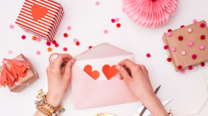 Как поздравить любимого на День Валентина: 15 идей подарков для мужчин