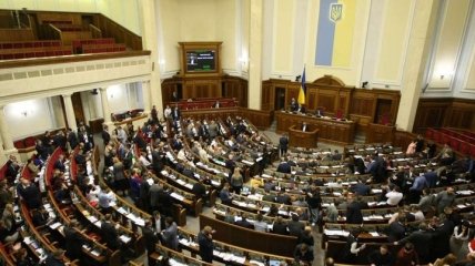 Голосовать за законы по четвергам: Депутаты хотят изменить регламент ВР