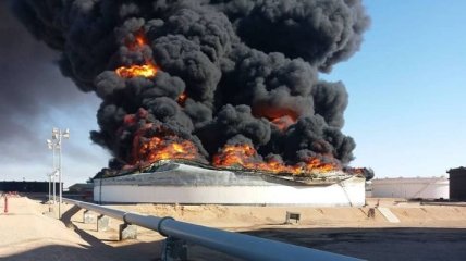 Боевики в Ливии уничтожили резервуар с нефтью: утеряно 400 тыс. баррелей 