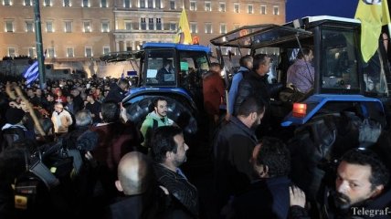 В Греции фермеры блокируют дороги, угрожают продолжением протестов