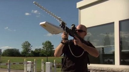 Создано оружие против квадрокоптеров (Видео)