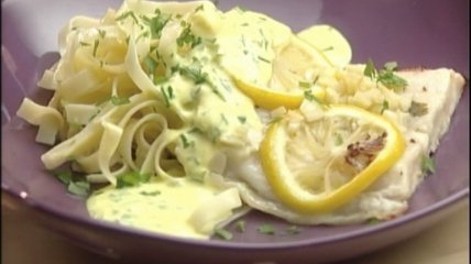 Филе трески с лимоном и чесноком