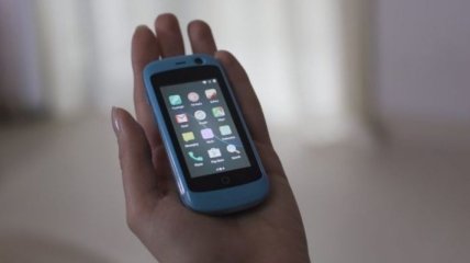 В Сети сравнили самый маленький в мире смартфон с iPhone 7 Plus