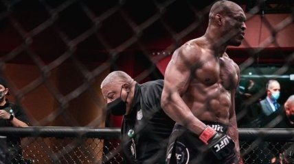 Усман забил Бернса в чемпионском бою UFC (видео)