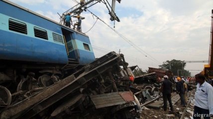 Число погибших в результате аварии поезда в Индии возросло