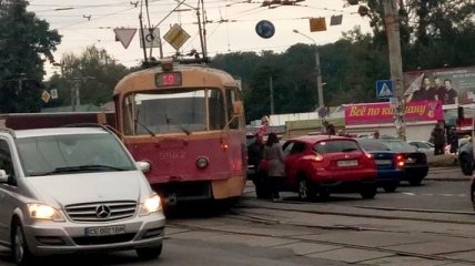 В Киеве произошло два случая столкновения трамваев (Видео)