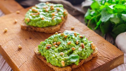 Намазка з авокадо та фетою