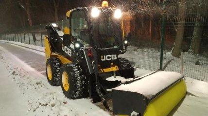 Ночью Киев засыпало снегом: как коммунальщики очищали столицу
