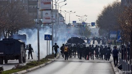 Протесты в Косово: столкновения с полицией, сожженны автомобили