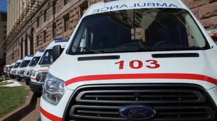 Накануне профпраздника киевские врачи получили 25 "скорых"