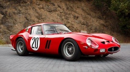 Раритетный Ferrari GTO 250 продали на аукционе 