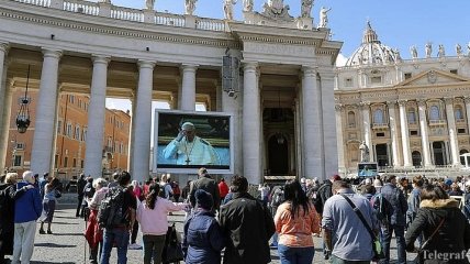 Из-за коронавируса Папа Римский нарушил вековую традицию