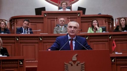 В Албании с четвертой попытки избрали президента