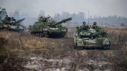 Українські танкісти готові нищити ворога цілодобово — чим і займаються, власне