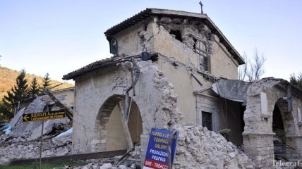 Мощное землетрясение в Италии разрушило здания и памятники