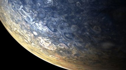 NASA выложило в сеть фото облаков на Юпитере 