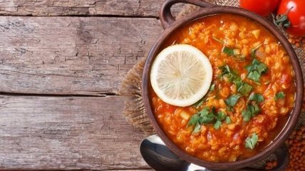 Рецепт дня: томатный суп с чечевицей