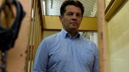 Макрону передали письмо от политзаключенного Сущенко