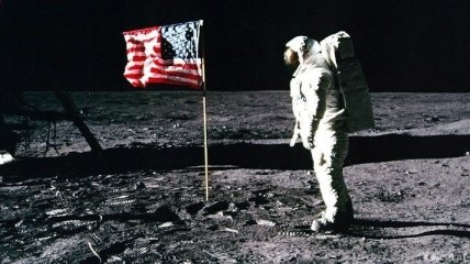 Обама назвал Армстронга выдающимся американским героем