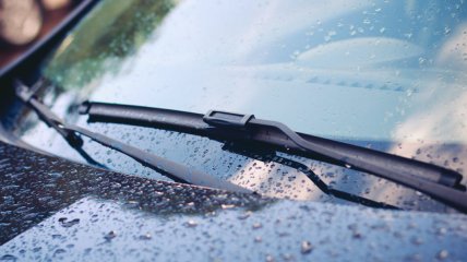 Как самостоятельно восстановить автомобильные стеклоочистители: эффективные советы водителям
