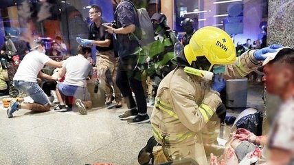 В Гонконге вооруженный мужчина напал на члена парламента