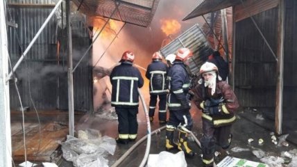 В Черновцах горел один из крупнейших рынков в Украине: тушили более пяти часов