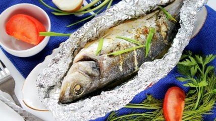 Як запекти рибу без солі та води в духовці