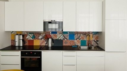 Яркие кухонные фартуки, которые преобразят любую кухню (Фото)