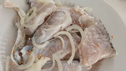 Сельдь из толстолоба (видео)