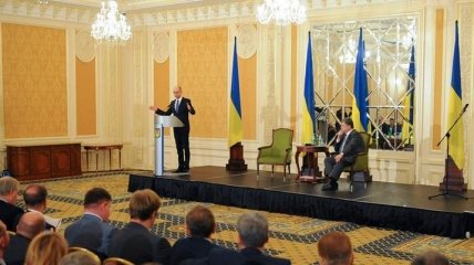 Яценюк о трех вызовах для Украины