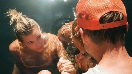 Джастин Бибер с женой Хейли прошли обряд крещения: светлые фото