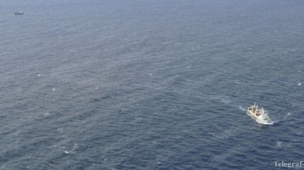 Спасатели возобновили поиски рыбаков в Охотском море