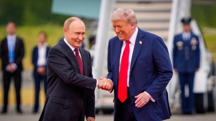 Рукостискання Дональда Трампа та Володимира Путіна в Анкориджі
