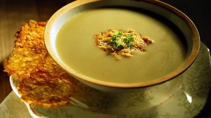 Сырный суп очень нежный и пикантный
